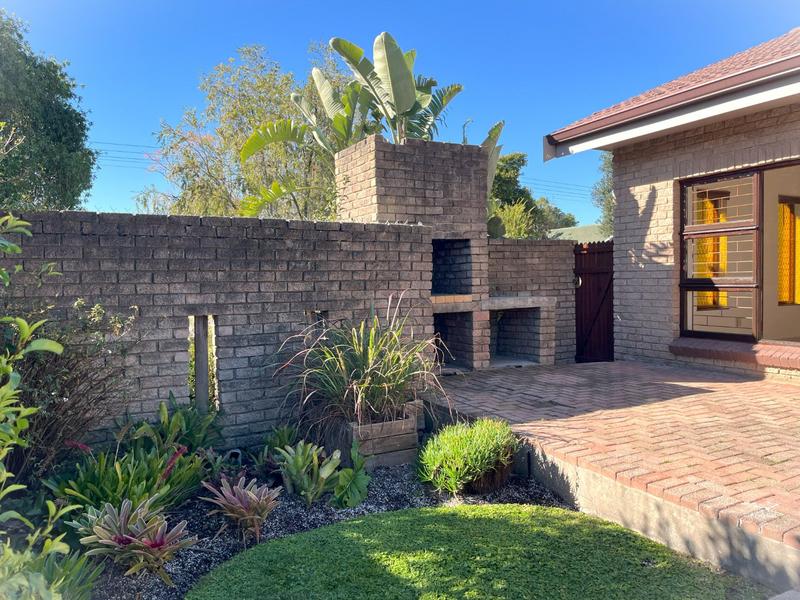4 Bedroom Property for Sale in Heather Park Western Cape